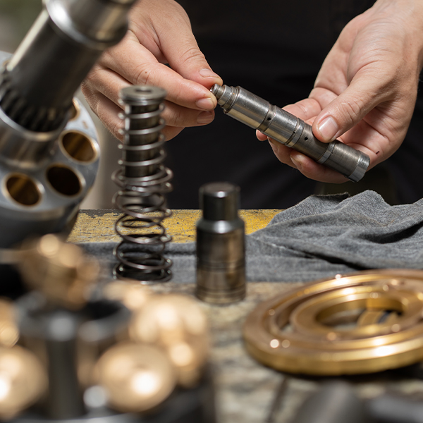 Composants hydrauliques exposés à la contamination du fluide et à l’usure mécanique